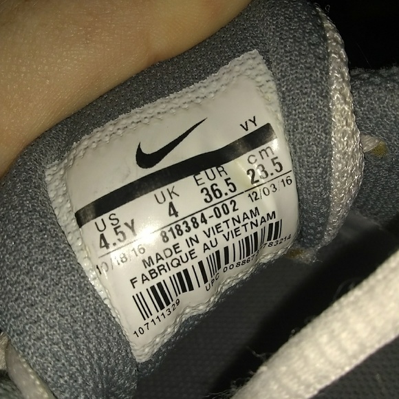 Nike girls youth shoes - Picture 4 of 5